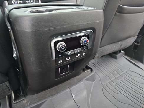 Used 2021 GMC Yukon SLT w/ SLT Premium Package image 15