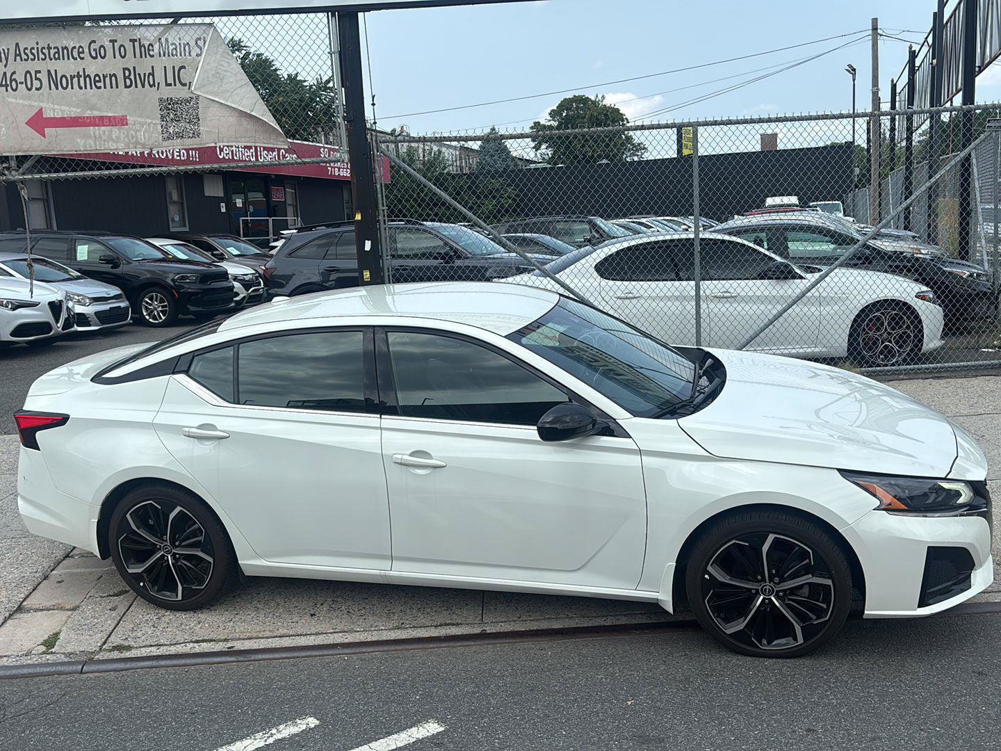 Used 2023 Nissan Altima 2.5 SR FWD image 34