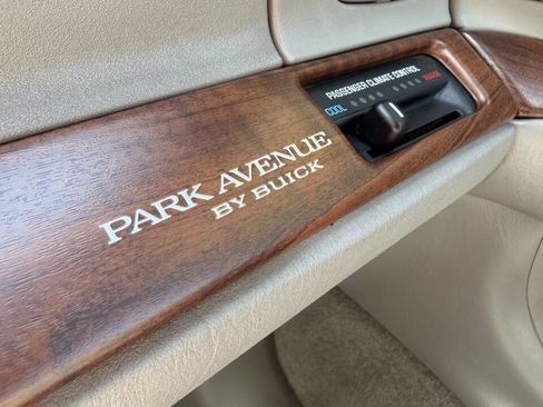 Used 1999 Buick Park Avenue w/ Gran Touring Pkg FWD image 20
