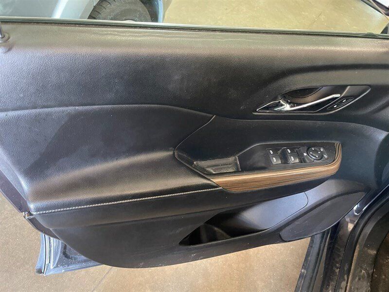 Used 2018 GMC Acadia SLE AWD/4WD image 21