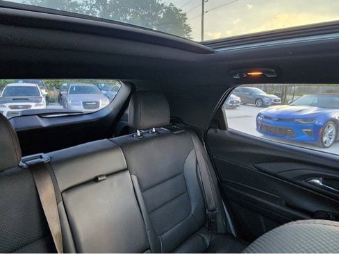 Used 2021 Chevrolet TrailBlazer RS w/ Sun and Liftgate Package image 17