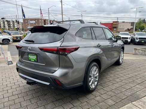 New 2026 Toyota Highlander Limited AWD/4WD image 5