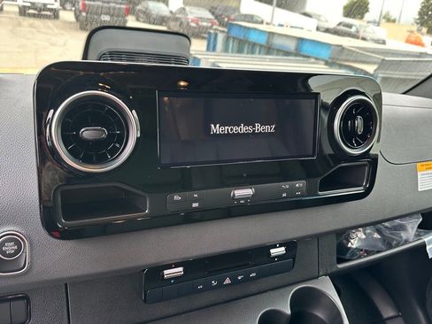 New 2025 Mercedes-Benz Sprinter 2500 image 12