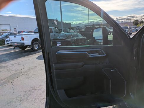 Used 2025 Chevrolet Silverado 3500 LTZ w/ LTZ Convenience Package AWD/4WD image 12