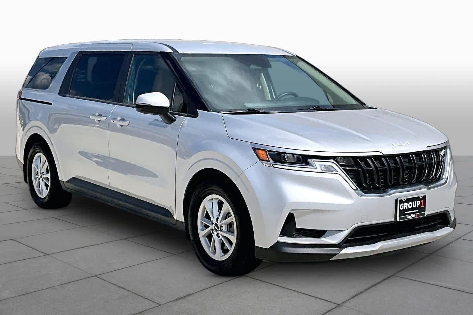 Used 2022 Kia Carnival LX FWD image 3