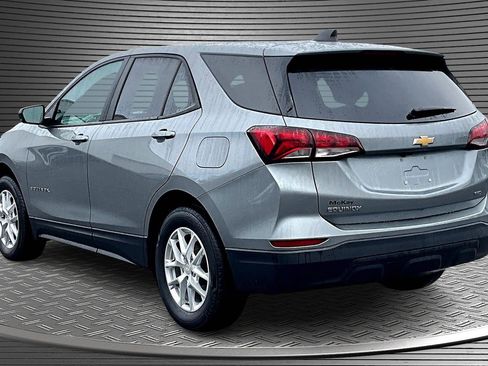Used 2023 Chevrolet Equinox LS w/ LS Convenience Package image 4