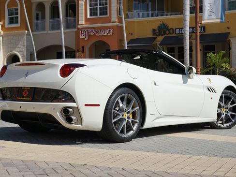 Used 2014 Ferrari California RWD image 33