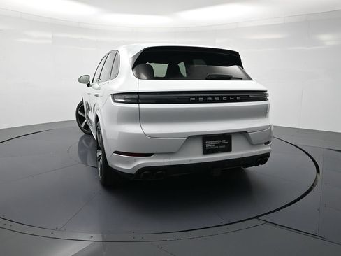 Certified 2025 Porsche Cayenne Turbo AWD/4WD image 27