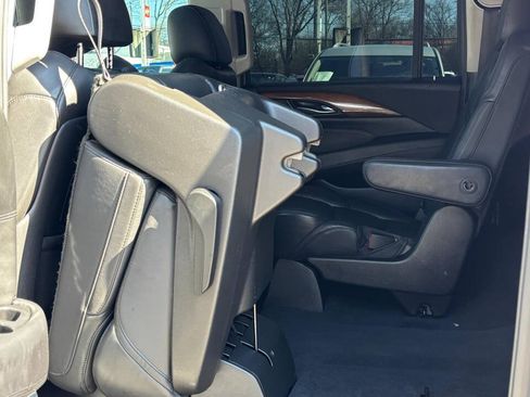 Used 2019 Cadillac Escalade ESV Luxury w/ LPO, Radiant Package AWD/4WD image 14