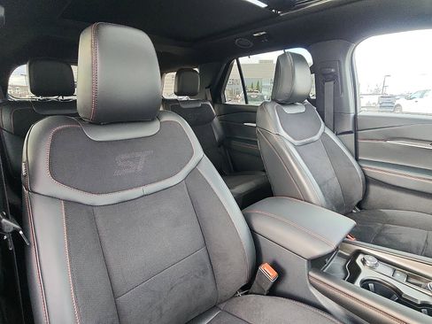 Used 2025 Ford Explorer ST image 35