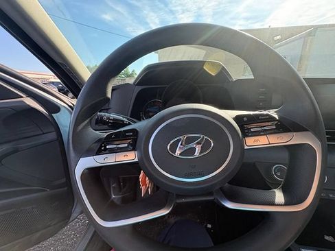 Certified 2021 Hyundai Elantra SE FWD image 10