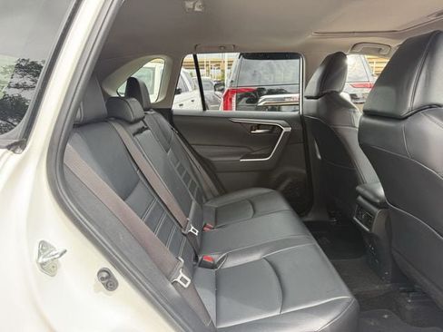 Used 2019 Toyota RAV4 XLE Premium FWD image 32