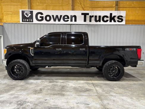 Used 2017 Ford F250 XLT AWD/4WD image 2