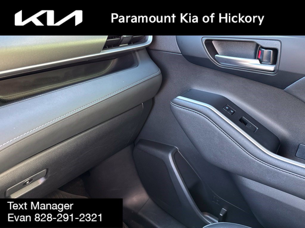 Used 2023 Toyota Highlander XLE FWD image 25
