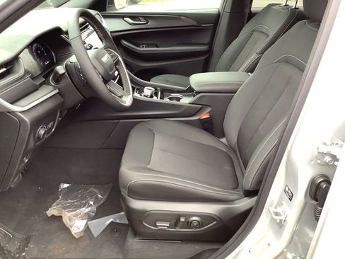 New 2026 Jeep Grand Cherokee Laredo image 8