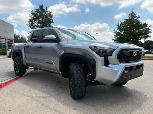 Used 2025 Toyota Tacoma TRD Off-Road AWD/4WD image 4