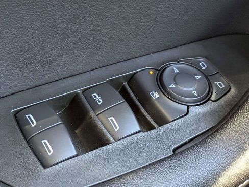Used 2025 Chevrolet Blazer LT FWD image 19