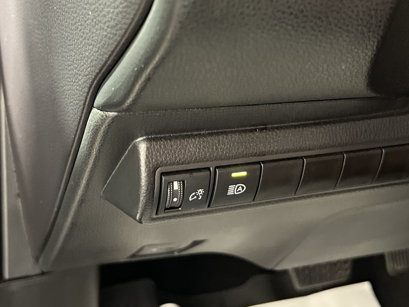 Used 2026 Toyota Corolla SE w/ SE Package FWD image 30