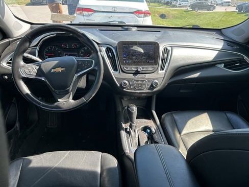 Used 2019 Chevrolet Malibu LT w/ Leather Package FWD image 5