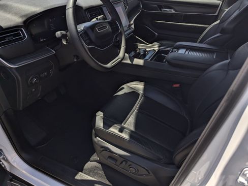 Used 2024 Jeep Wagoneer Series II w/ Flexible Seating Group RWD image 10