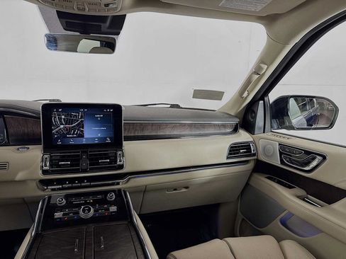 Used 2021 Lincoln Navigator Reserve w/ Luxury Package AWD/4WD image 34
