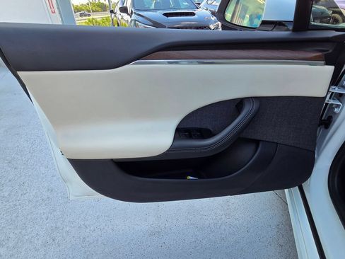 Used 2022 Tesla Model S AWD/4WD image 26