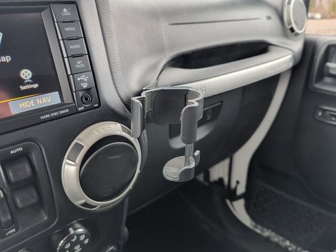 Used 2017 Jeep Wrangler Unlimited Sahara AWD/4WD image 23