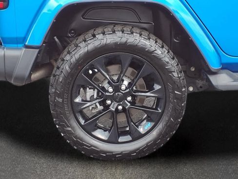 Used 2022 Jeep Wrangler Unlimited Sahara w/ Cold Weather Group AWD/4WD image 3