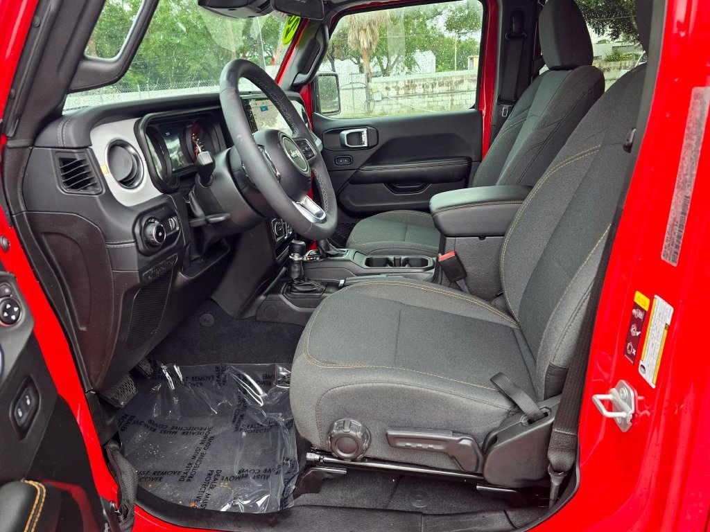 Used 2026 Jeep Wrangler Unlimited Sahara AWD/4WD image 15