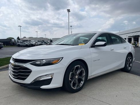 Used 2024 Chevrolet Malibu LT image 3