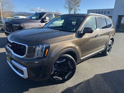 Used 2025 Kia Telluride EX w/ EX Captain's Chair Package image 23