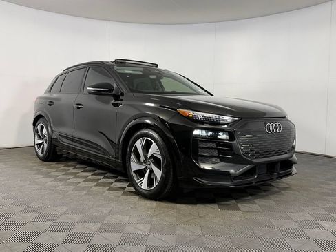 Used 2025 Audi Q6 e-tron Prestige w/ 20" Wheel Package AWD/4WD image 3