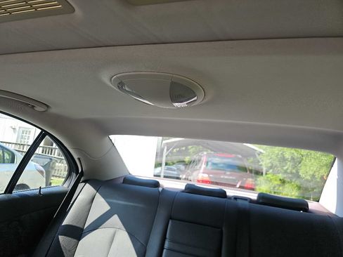 Used 2008 Mercedes-Benz E 550 Sedan image 21