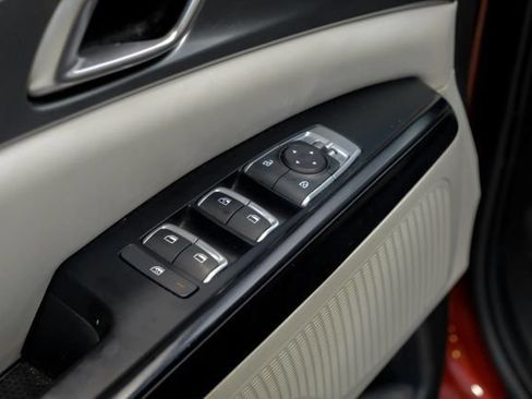 Used 2023 Kia Carnival LX FWD image 55