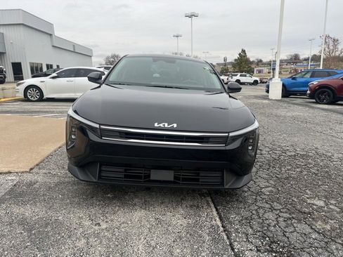 Used 2025 Kia K4 LXS image 3