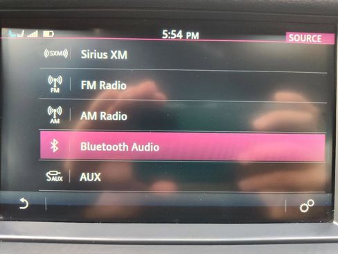 Used 2019 Land Rover Discovery Sport HSE image 31