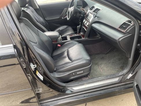 Used 2011 Toyota Camry SE w/ Sport Leather Pkg FWD image 4