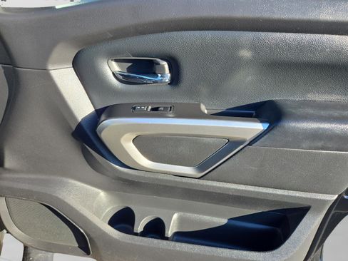 Used 2021 Nissan Titan SV w/ SV Convenience Package image 13