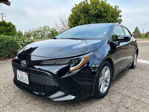 Used 2019 Toyota Corolla SE w/ Carpet Mat Package FWD image 2