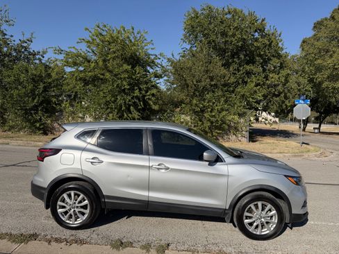 Used 2021 Nissan Rogue Sport S image 1