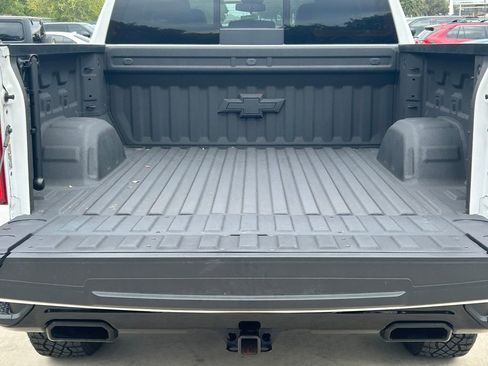 Used 2025 Chevrolet Silverado 1500 LT Trail Boss w/ LT Trail Boss Premium Package image 15