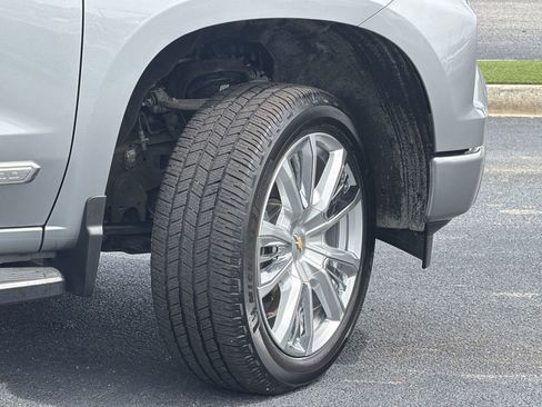 Used 2024 Chevrolet Silverado 1500 High Country w/ High Country Premium Package image 12