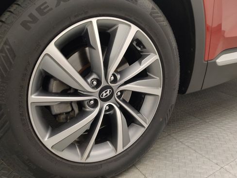 Used 2019 Hyundai Santa Fe SEL FWD image 31