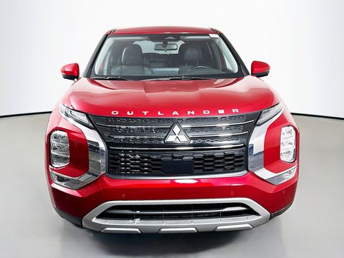 Used 2023 Mitsubishi Outlander SE Black Edition image 2