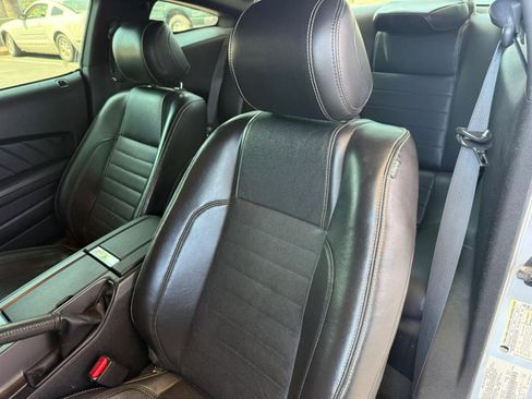 Used 2013 Ford Mustang GT Premium w/ Brembo Brake Pkg image 39