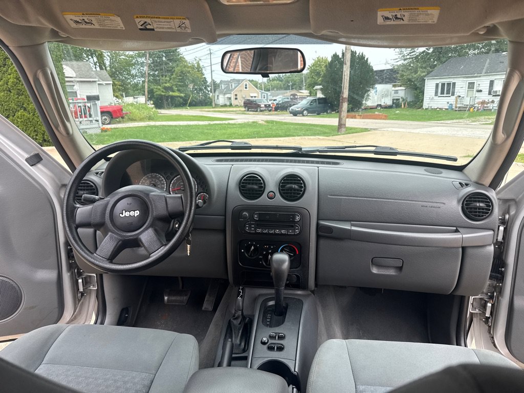Used 2006 Jeep Liberty Sport AWD/4WD image 10