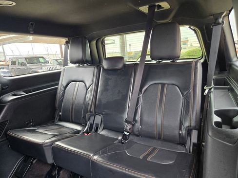 Used 2023 Ford Expedition Max Platinum RWD image 21
