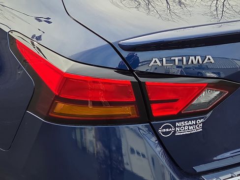 Used 2023 Nissan Altima 2.5 SR w/ SR Premium Package image 10