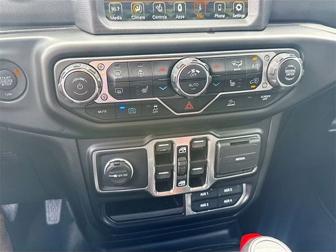 Used 2021 Jeep Wrangler Unlimited Sahara w/ Cold Weather Group image 17