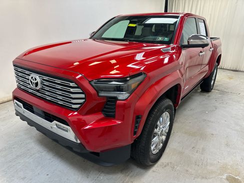 Used 2025 Toyota Tacoma Limited AWD/4WD image 11